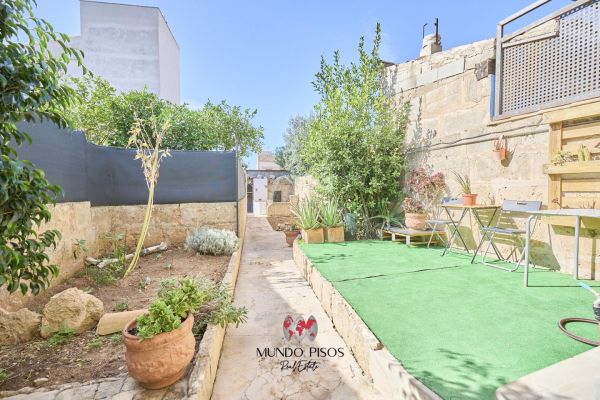 Encantadora casa dúplex de pueblo para reformar con amplio garaje en Llucmajor, Mallorca, Illes Balears